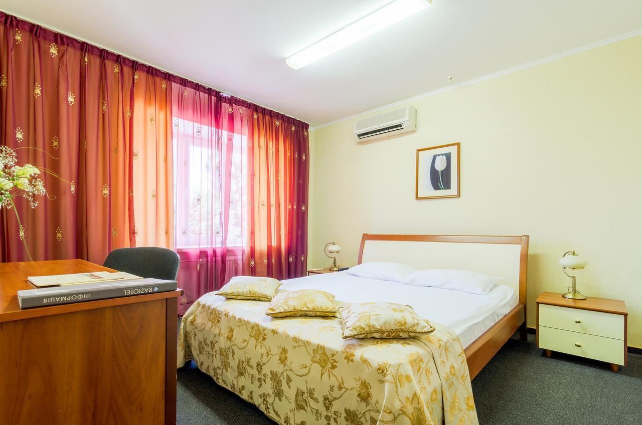 Raziotel Kryvyj Rih Esterno foto